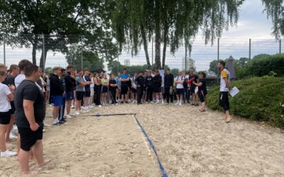 Fröhlicher und aktiver Abschluss des Schuljahres mit Beach-Feeling