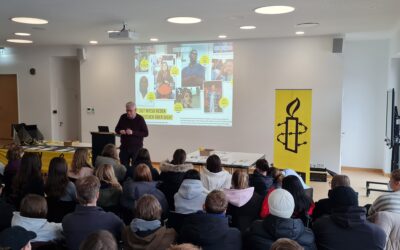 Mit dem Kugelschreiber gegen Menschenrechtsverletzungen